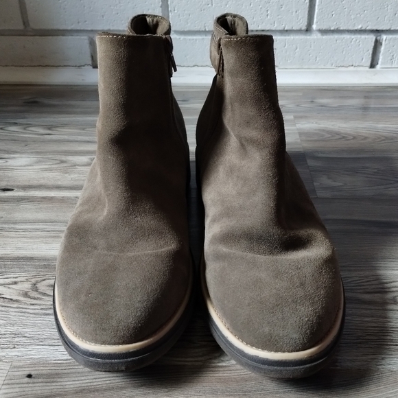 Clarks Sharon Spring Suede Leather Ankle Boots Taupe Women's Size 9.5 - Picture 2 of 6